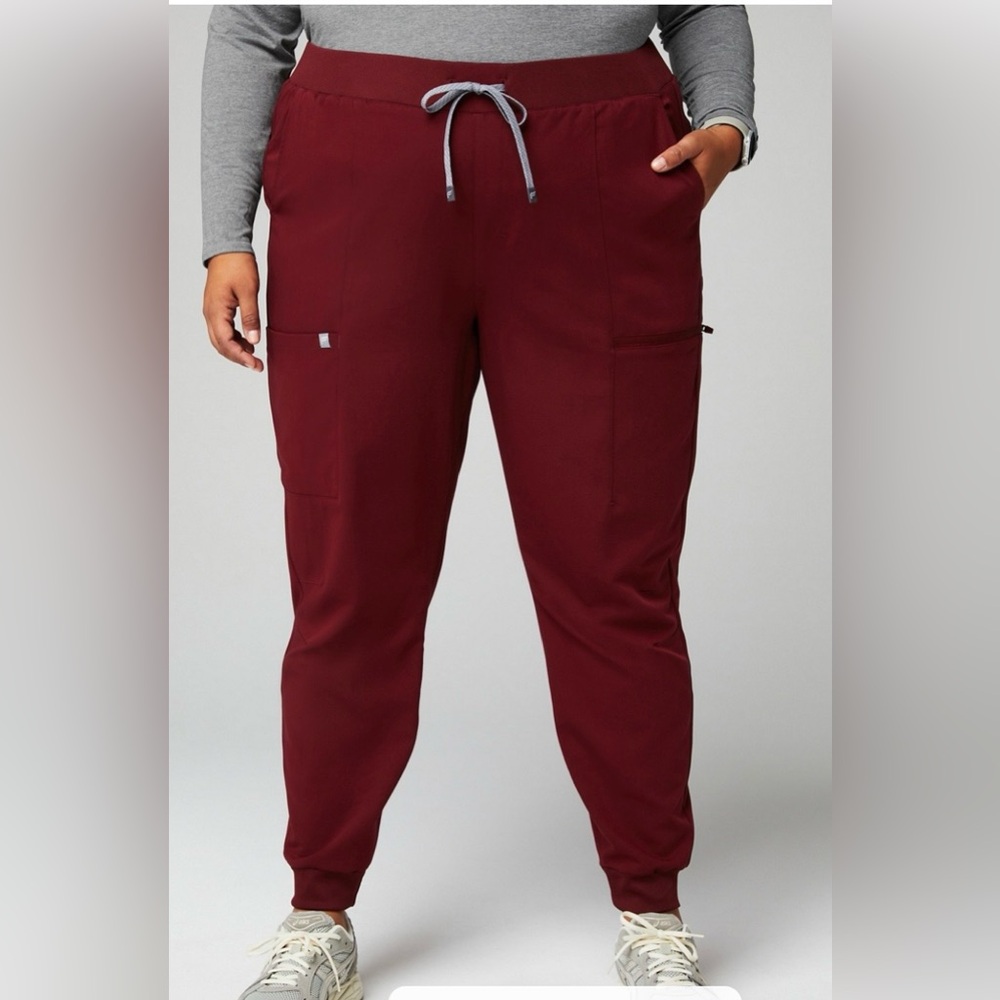 Fabletics Mid-Rise On-Call‎ Scrub Joggers